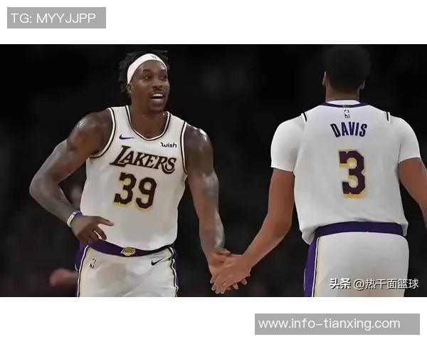 霍华德晒与佩林卡合照及39号球衣照为湖人加油展现归队决心