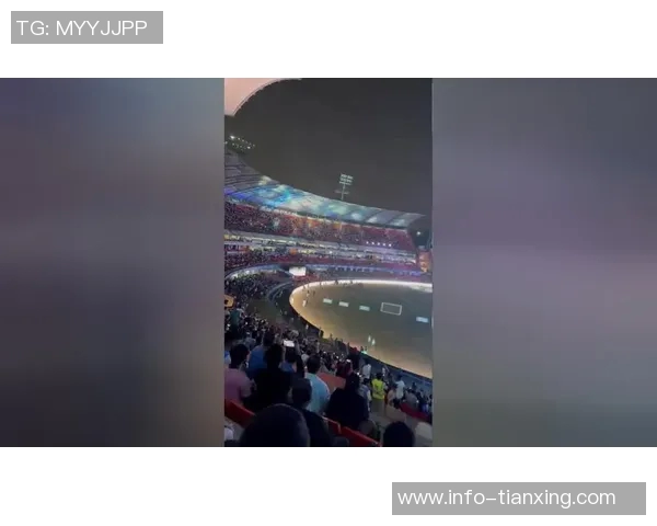 梅西苏牙德保罗齐聚海得拉巴球场包厢观赛引发球迷热议